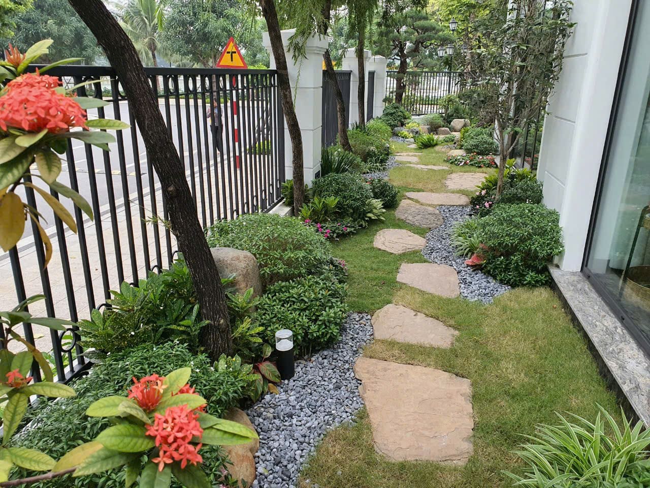 Thiết kế thi công sân vườn biệt thự